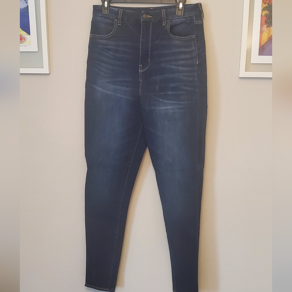 High Rise Blue Jeans with Classic Denim Texture